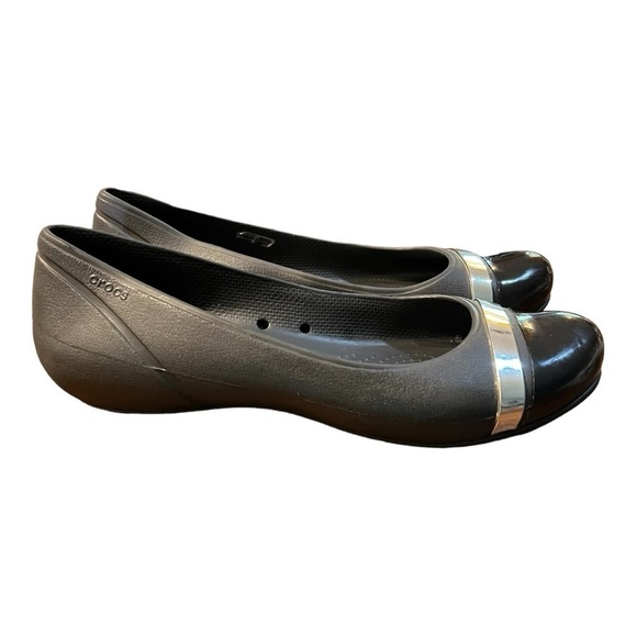 Crocs Black/Gray Cap Toe With Silver Band Ballet Flats in a Woman’s Size 10 - Picture 4 of 11